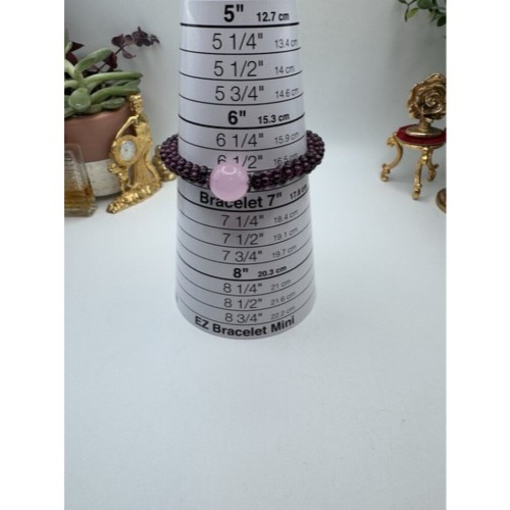 Braided bracelet with small garnet and rose quartz beads and delicate birthstone - Picture 4 of 6